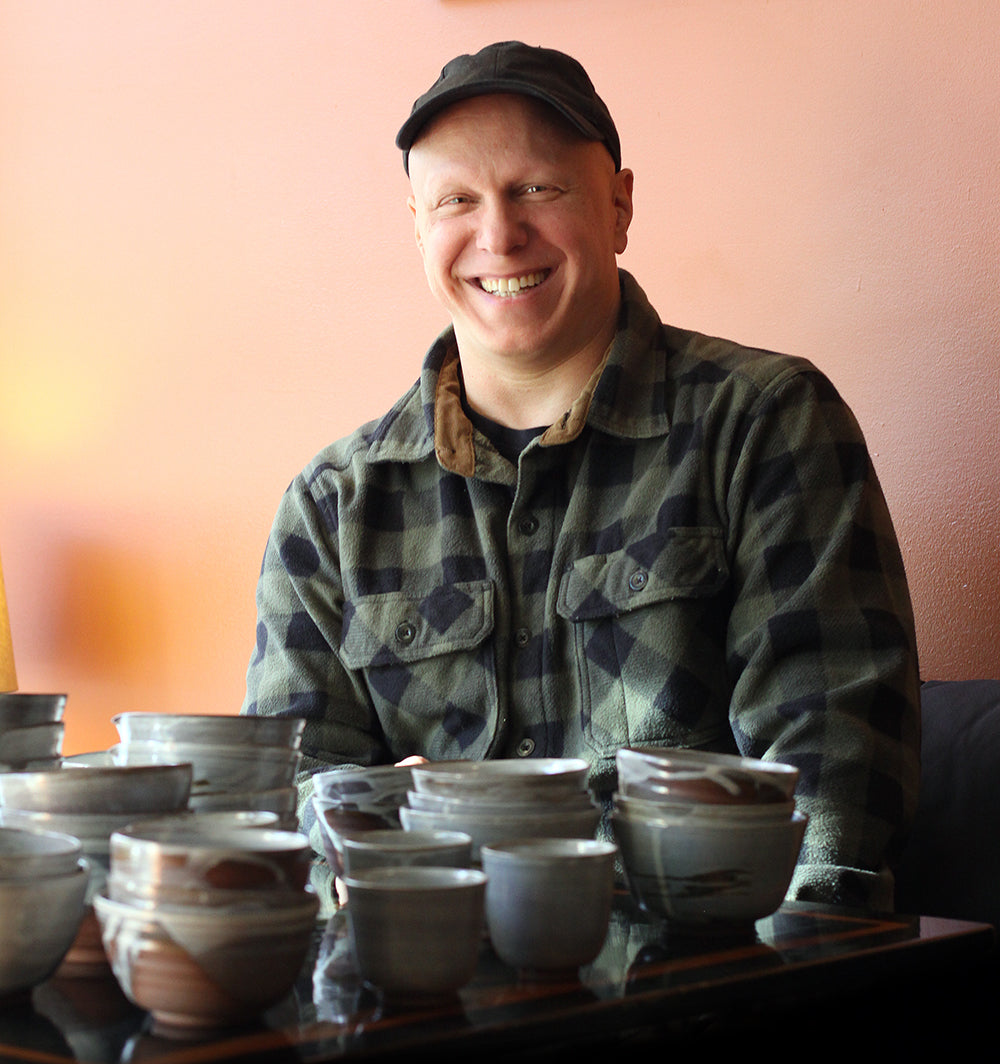 Le céramiste Olivier Charbonneau à la Maison de thé Cha Noir