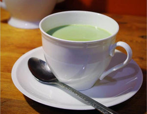 Matcha latté chaud thé vert du Japon
